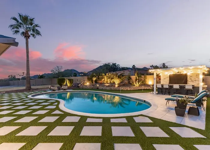 Holiday home Spacious Camelback View With Pool & Firepit