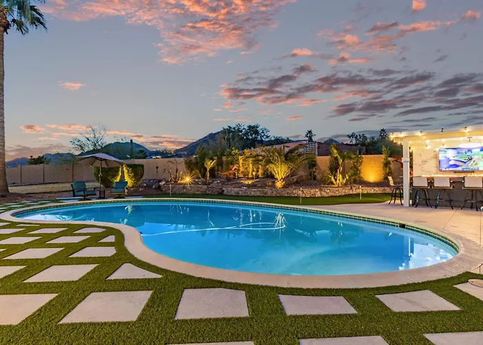 Holiday home Spacious Camelback View With Pool & Firepit