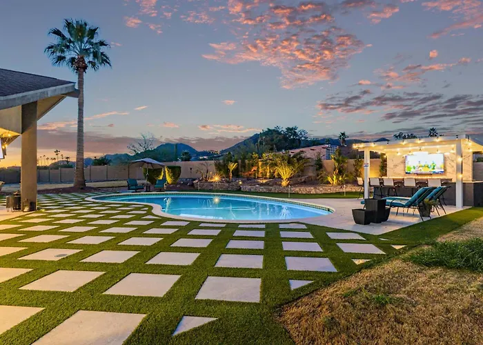 Spacious Camelback View With Pool & Firepit *