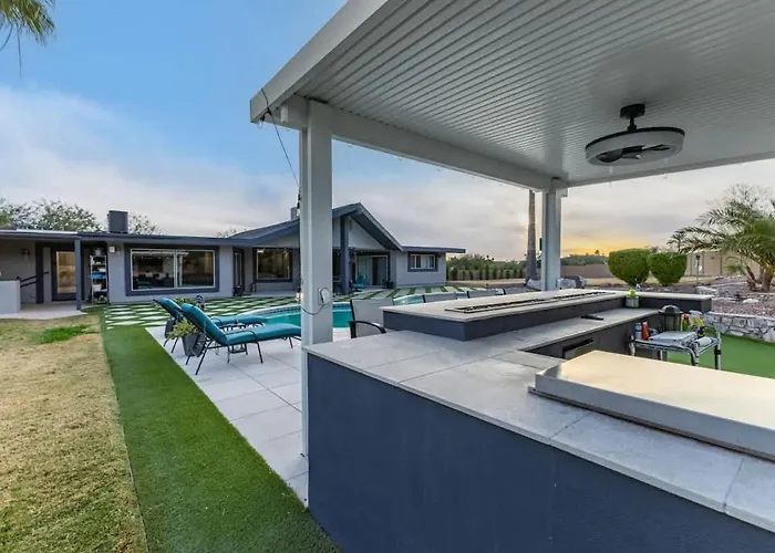 Holiday home Spacious Camelback View With Pool & Firepit *