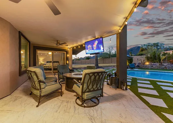 Holiday home Spacious Camelback View With Pool & Firepit
