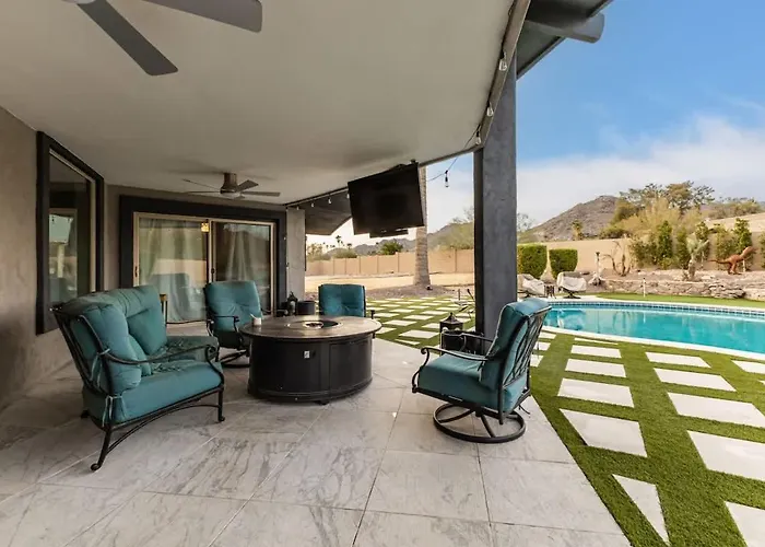 Holiday home Spacious Camelback View With Pool & Firepit