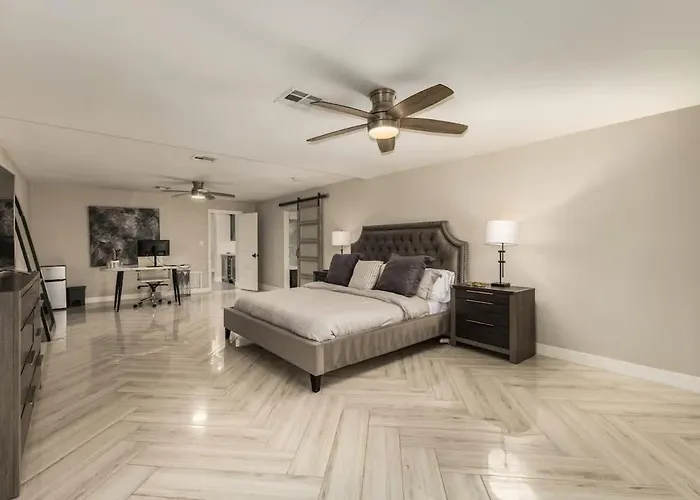 Spacious Camelback View With Pool & Firepit Holiday home
