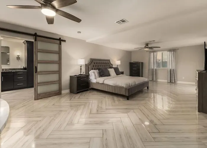 Spacious Camelback View With Pool & Firepit *