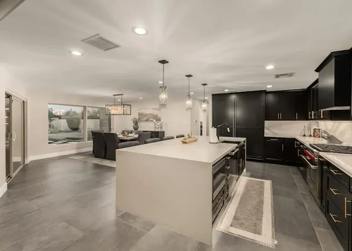Spacious Camelback View With Pool & Firepit Holiday home Scottsdale