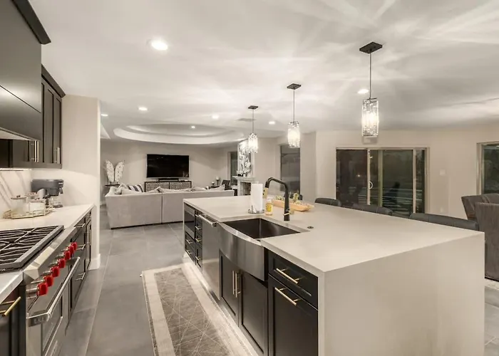 Spacious Camelback View With Pool & Firepit