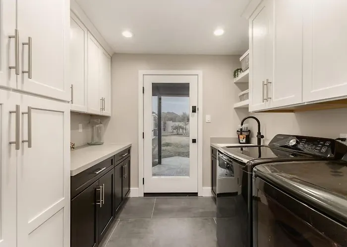 Spacious Camelback View With Pool & Firepit Holiday home