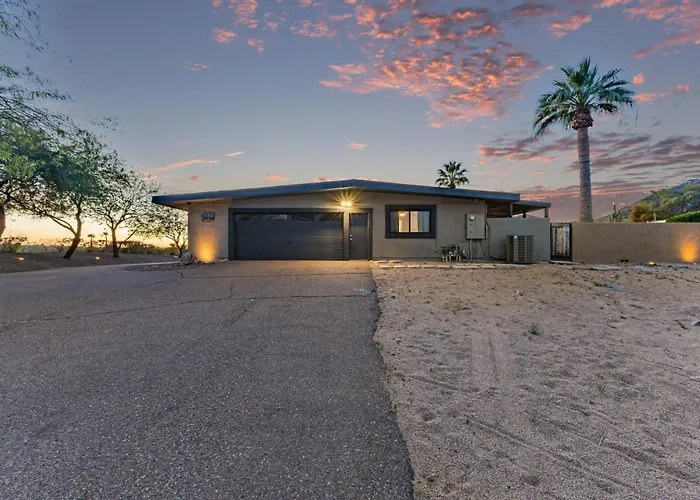 Spacious Camelback View With Pool & Firepit Holiday home *