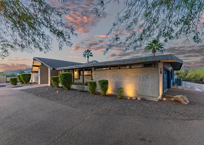 Holiday home Spacious Camelback View With Pool & Firepit *