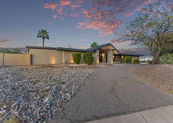 Spacious Camelback View With Pool & Firepit